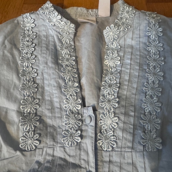 Caribbean Joe Light Blue Short Sleeve Blouse with Floral Embroidery​ - Picture 3 of 7